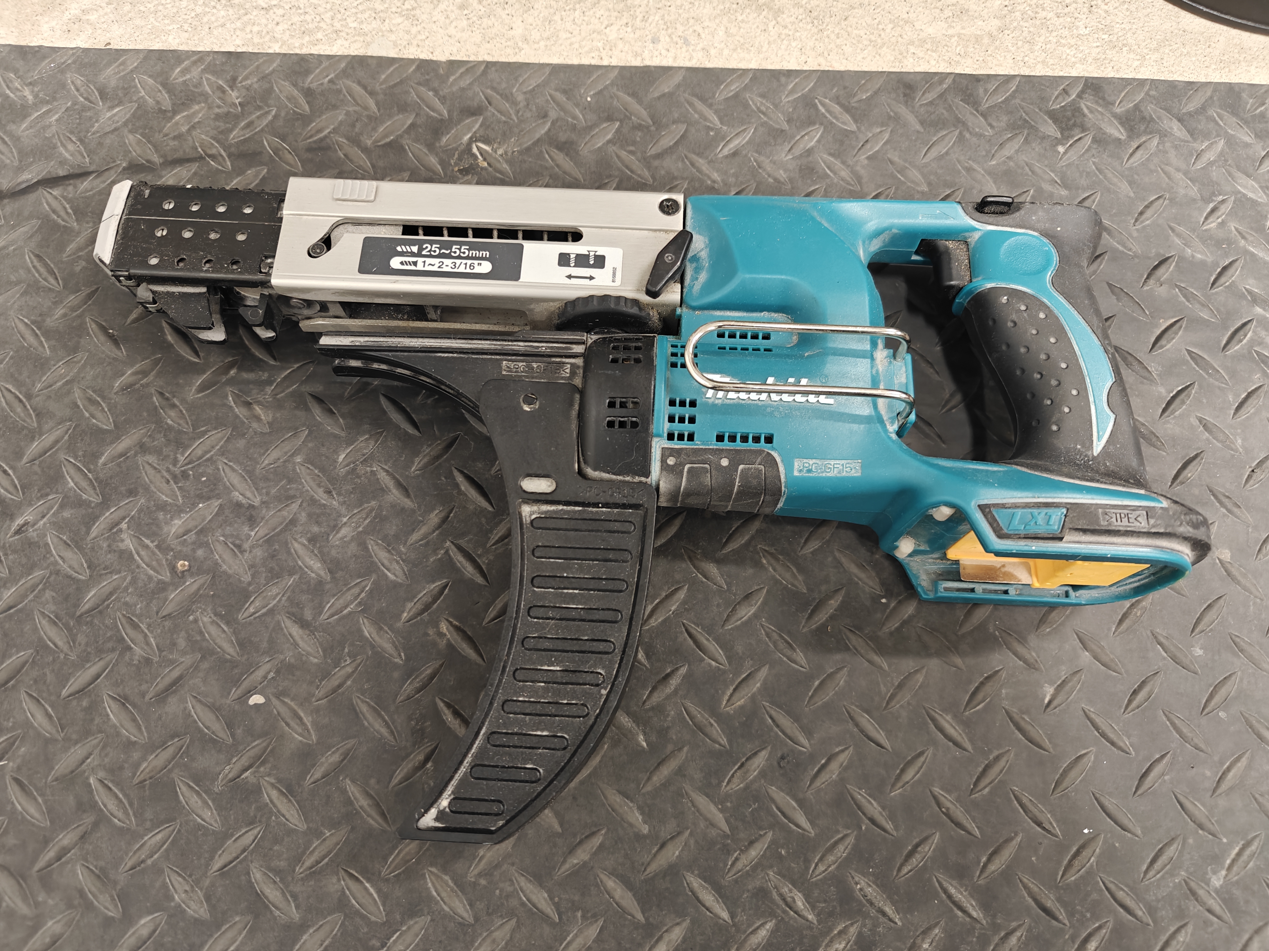 Makita nauharuuvain