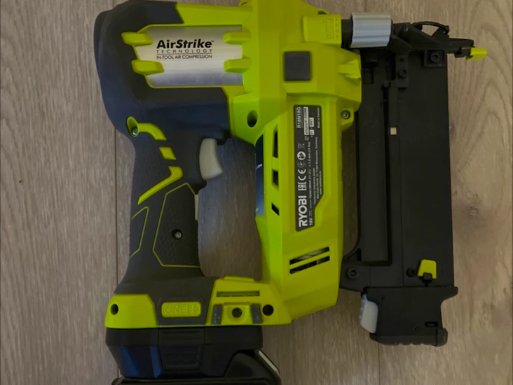 Elektrisk dykkertpistol av merke ryobi