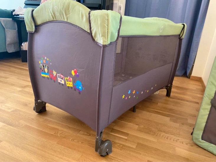 Resesäng inkl madrass och skötbord