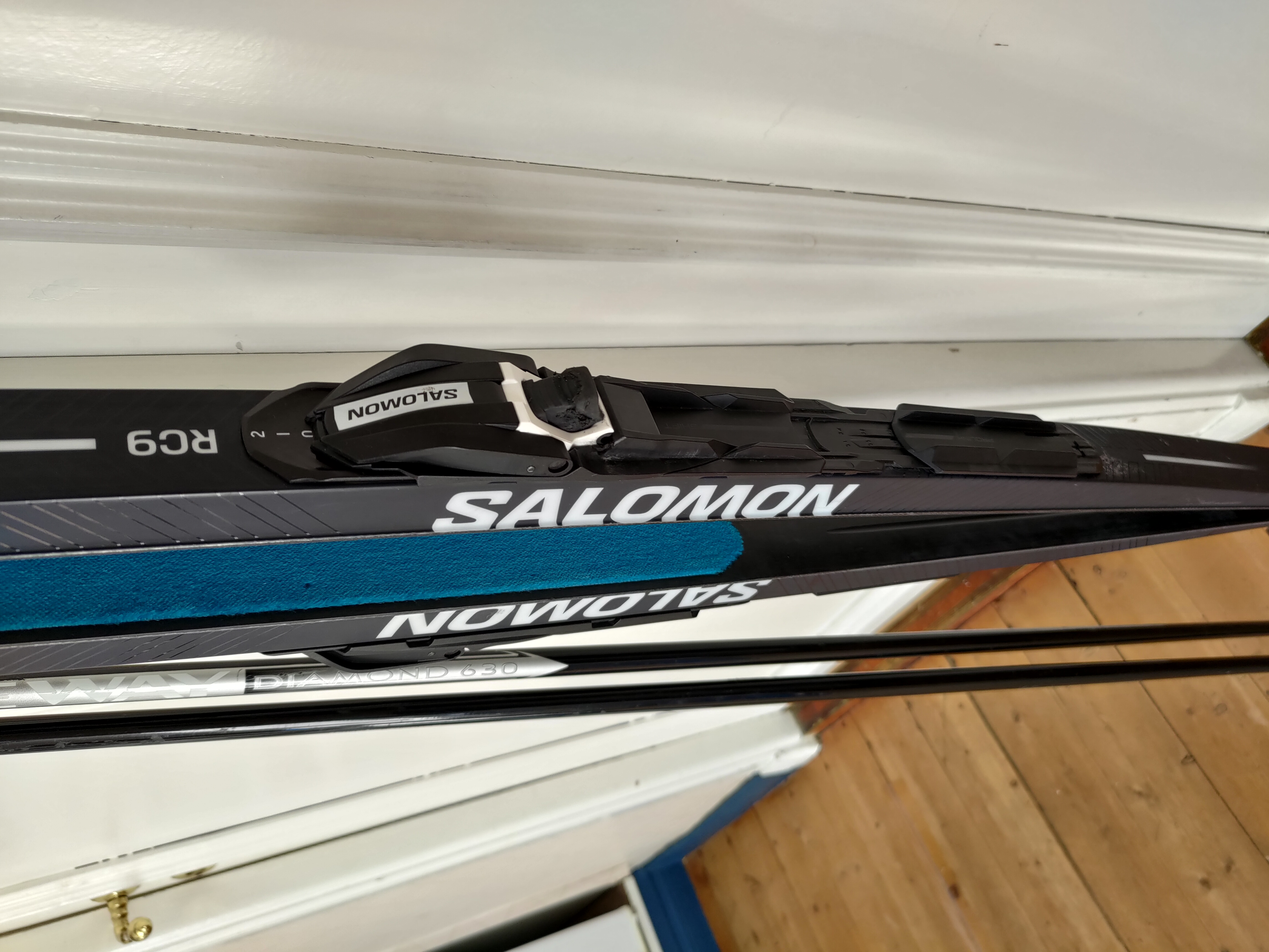 Längdskidor med skins. 