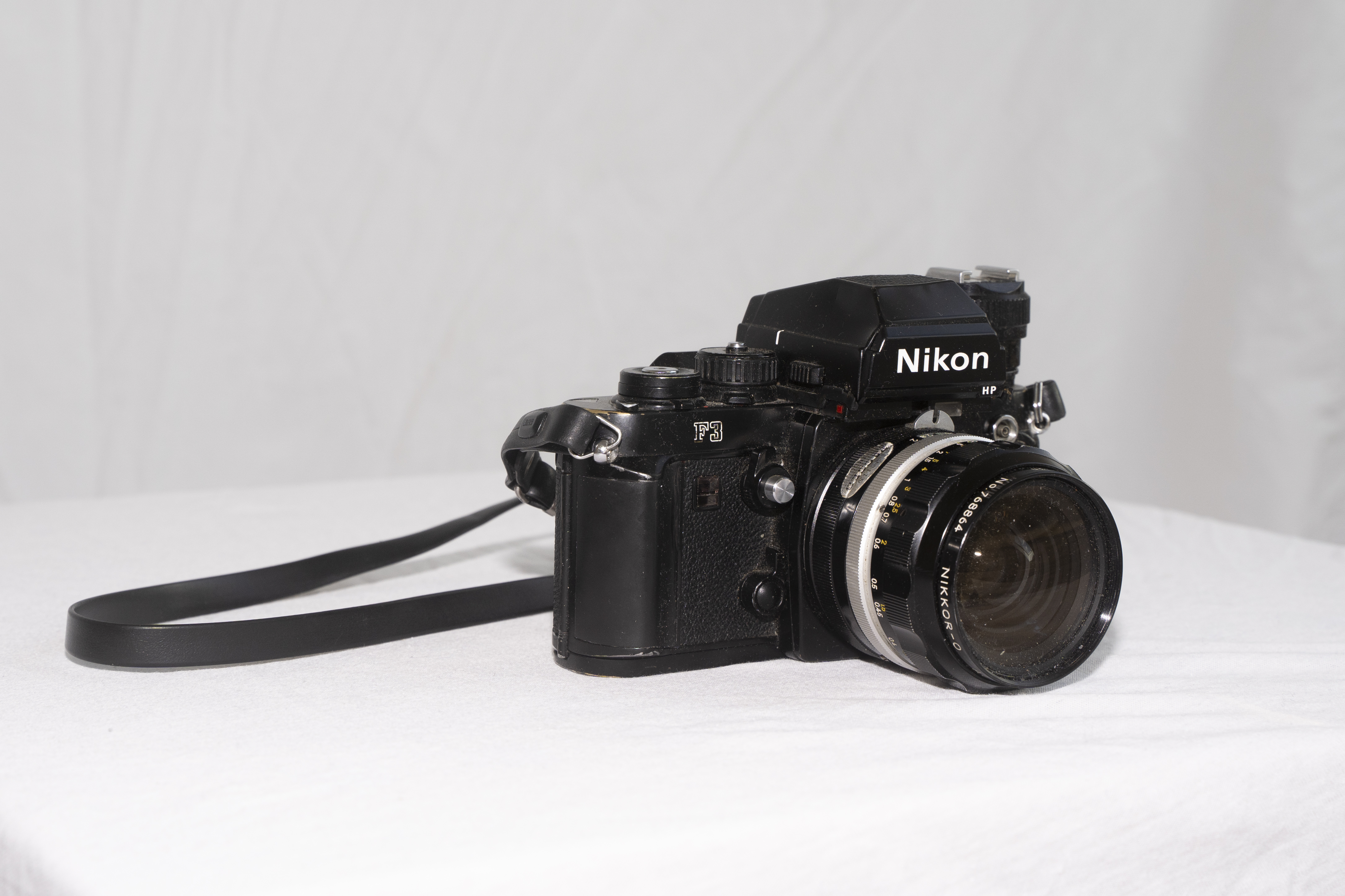 Nikon f3 analogkamera, med tre objektiv
