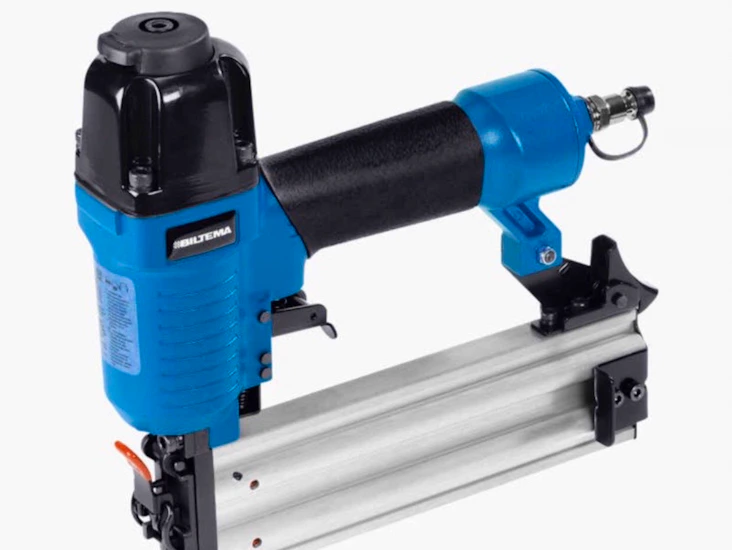 Spikerpistol og kompressor