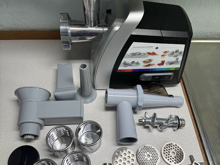 Bosch kraftfull köttkvarn och korvstoppare