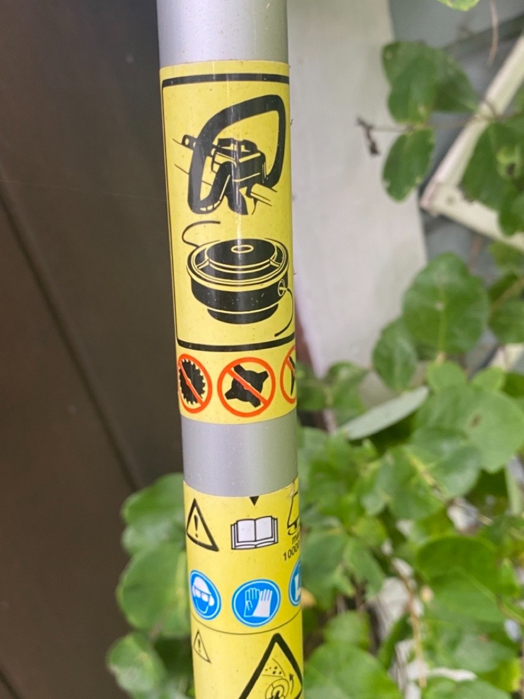 Bensindriven grästrimmer 