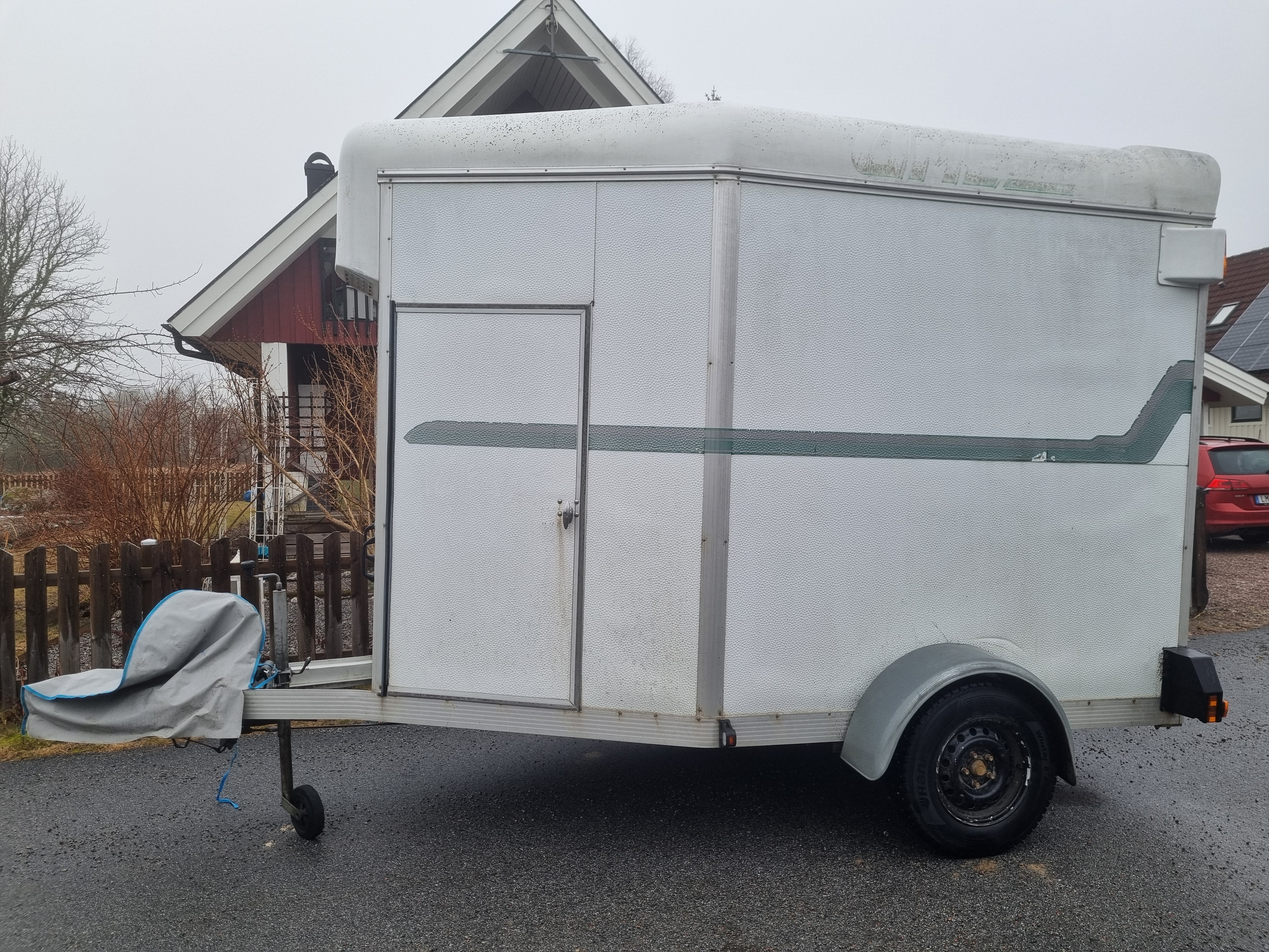 Lättlastad hästtransport 1300 kg