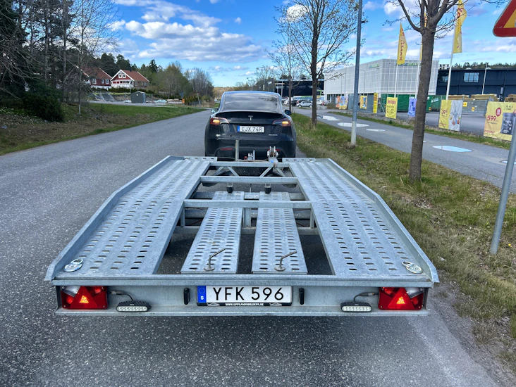 Biltrailer biltransport maskinsläp bilsläp lastar 2120kg med winsch 2700kg totalvikt