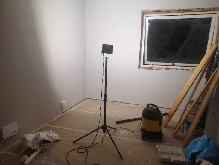 Arbetslampa med höj och sänkbart stativ