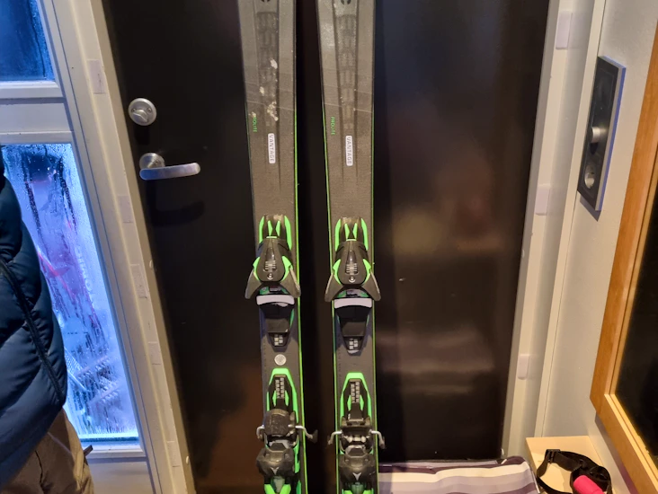 Slalomskidor och pjäxor