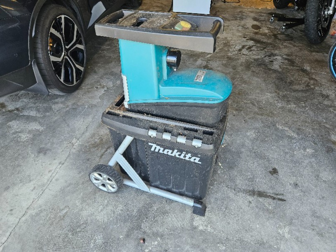 Makita ud2500 kvistkvern 