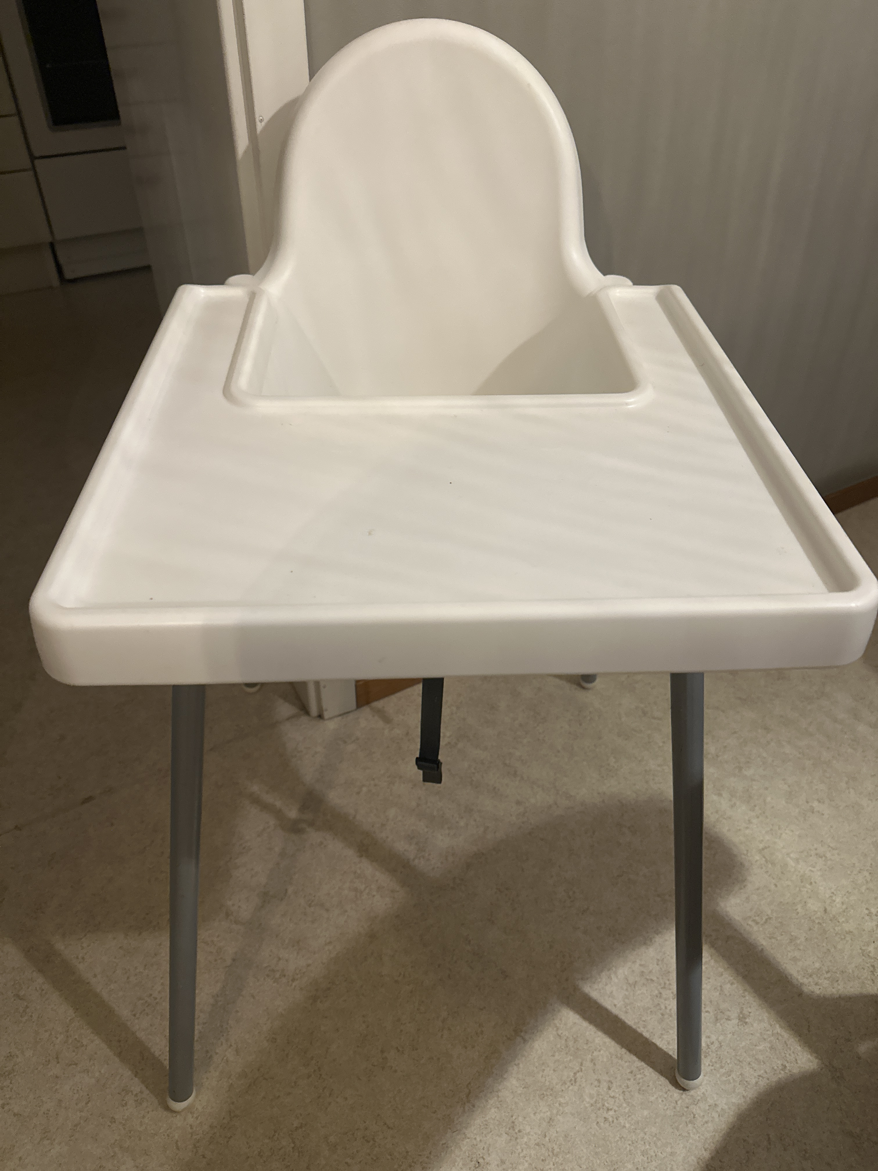 Antilop barnstol med bricka