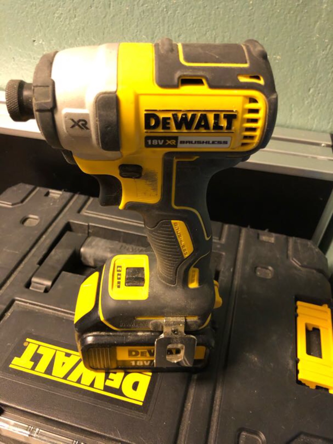 Dewalt dcf887