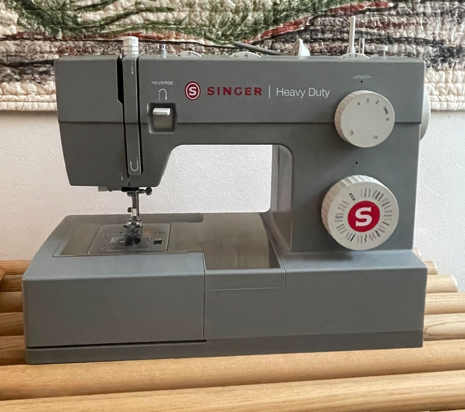 Singer heavy duty sewing machine hd4432