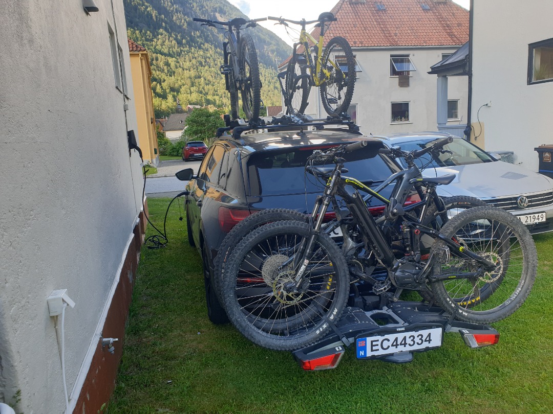 Thule easyfold x2 og sykkelstativ tak