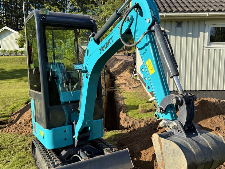 1,2 tons minigrävare uthyres – även med förare