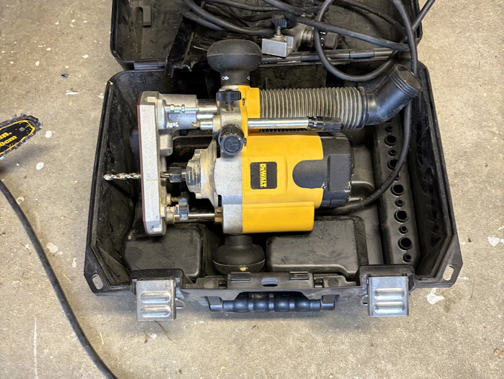 Dewalt fräs med 10 mm