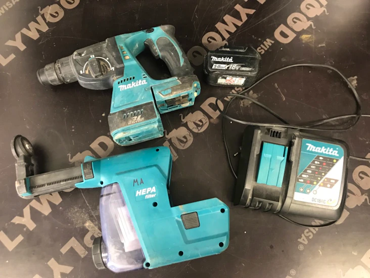 Iskuporakone pölynpoistolla