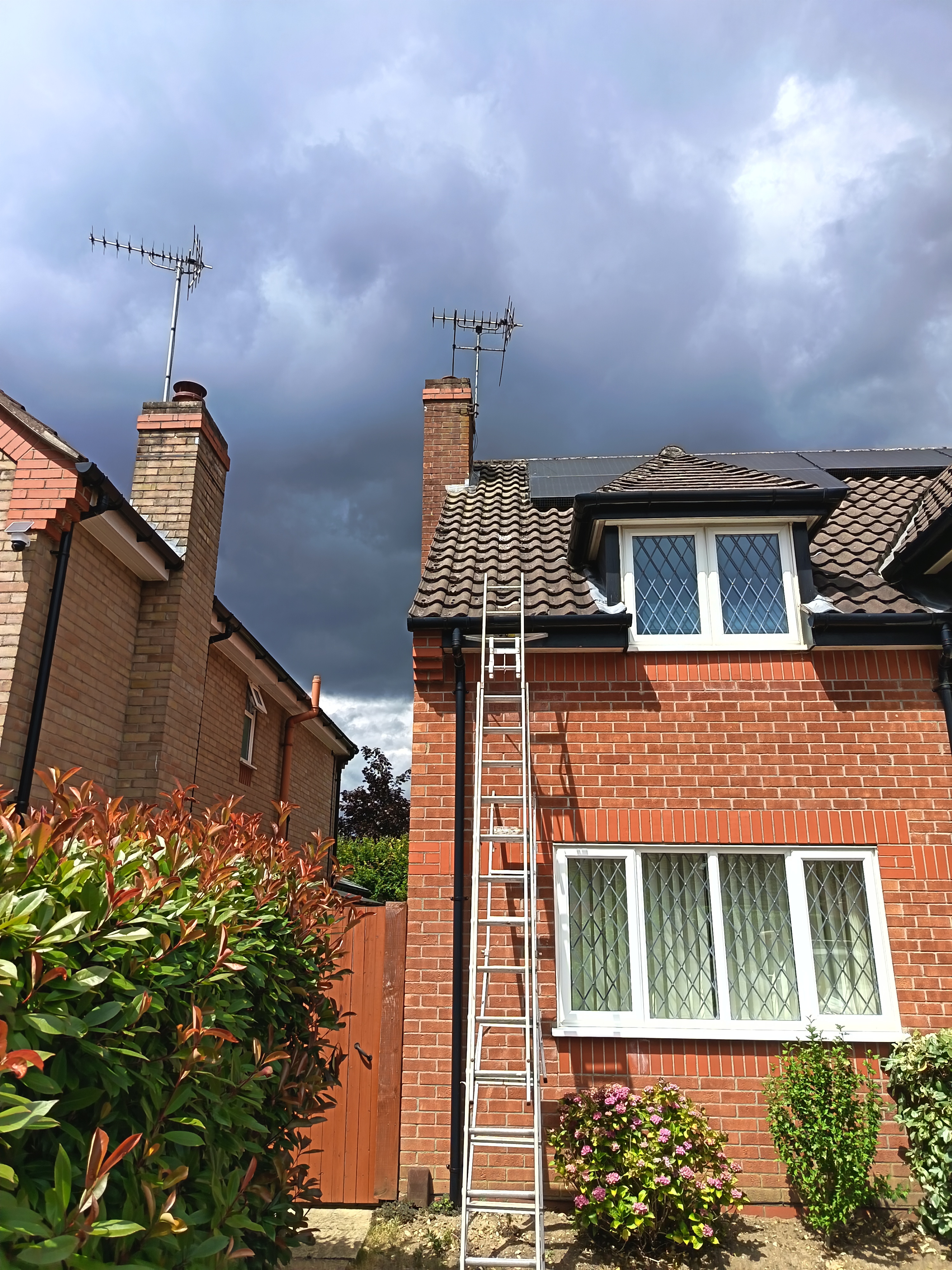 Double extending ladder 