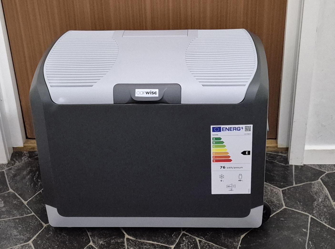 Carwise kylbox 40 liter med integrerade hjul 
