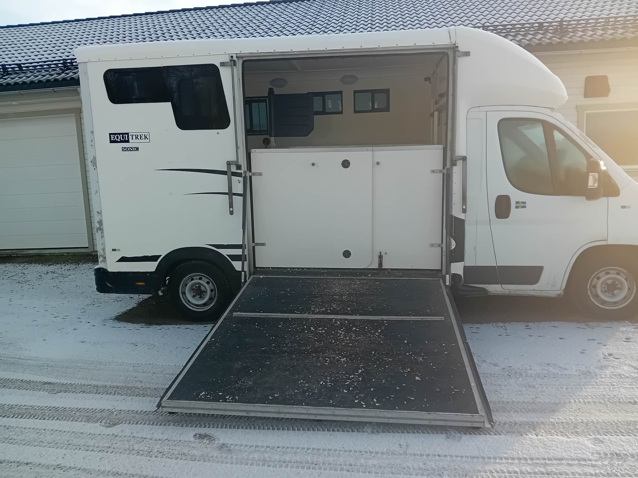 Fin b-körkorts hästlastbil uthyres