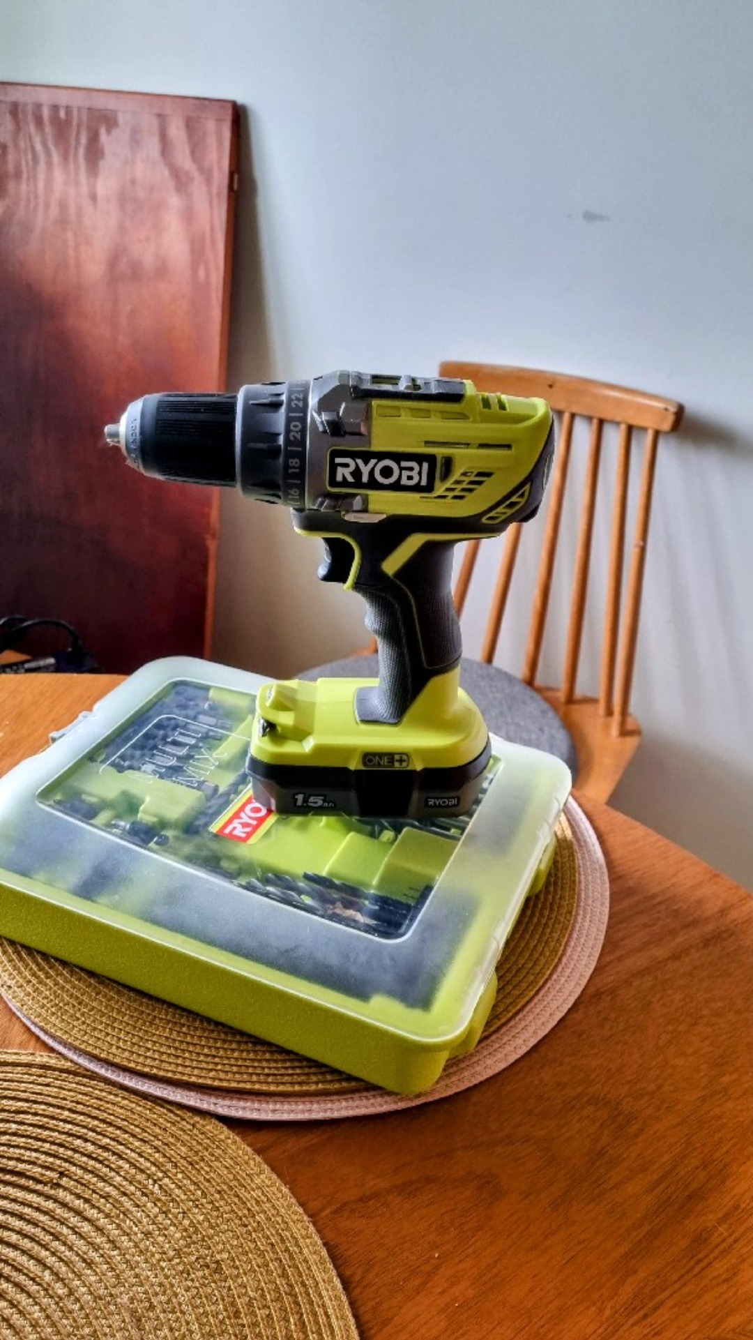 Skruvdragare ryobi 18 v (inkl. borr & bits) 