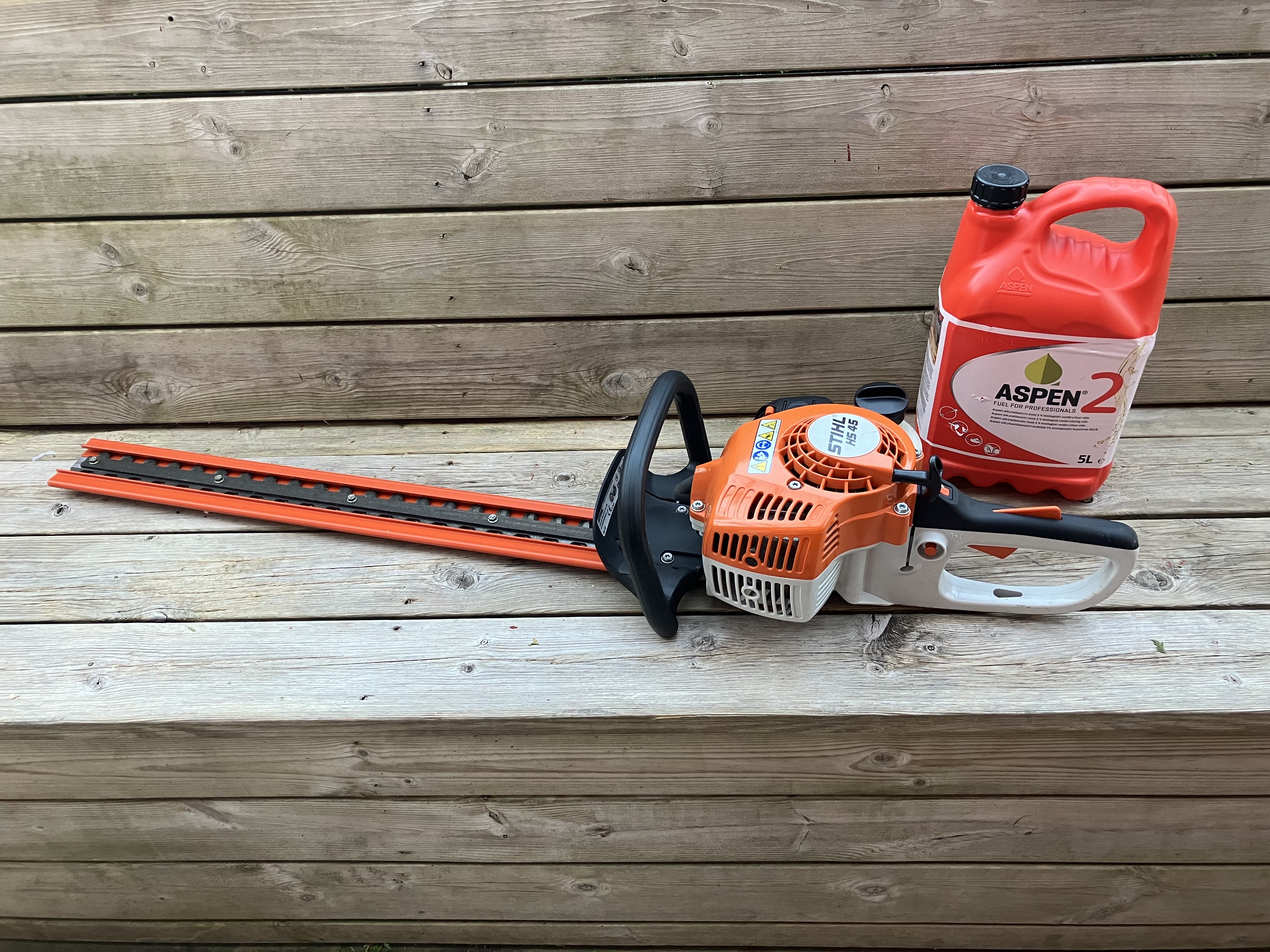 En smidig och kraftig häcksax för en perfekt häck