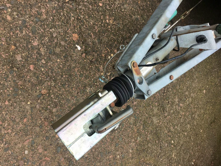 Blomert hästasläp för upp till 2 hästar,