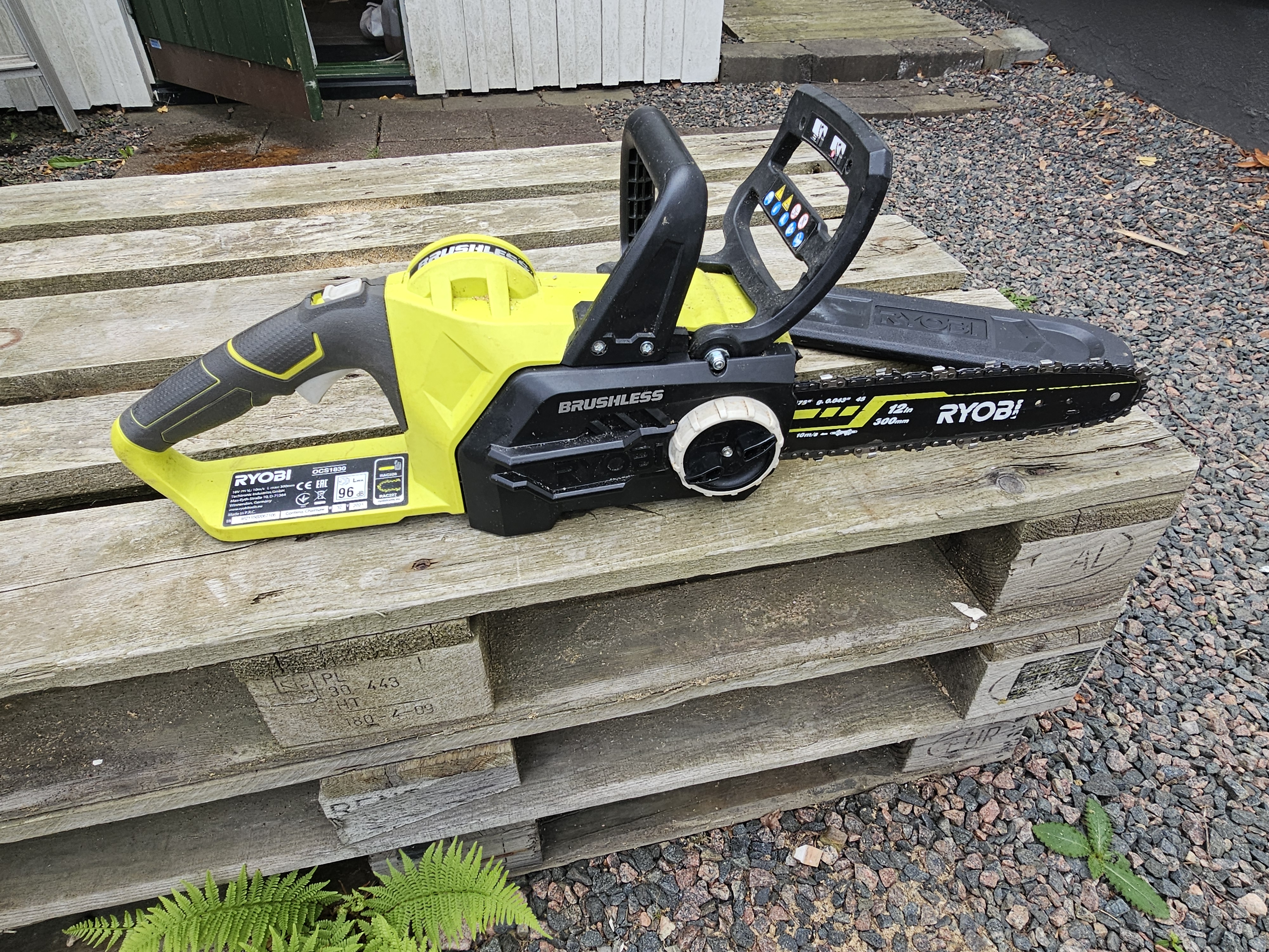 Batteridriven motorsåg 30cm