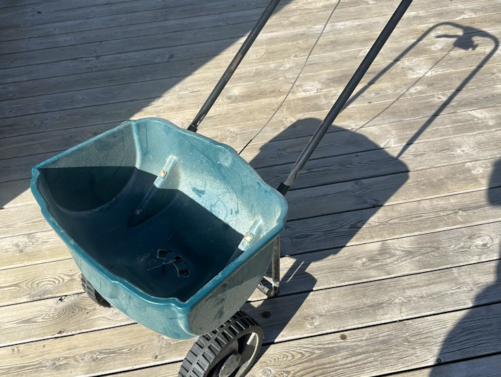 Gräsfrö/gödnings spridare