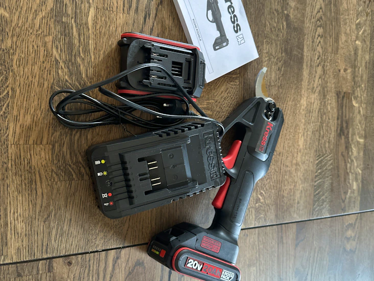 Kress batteridriven grensax 20v