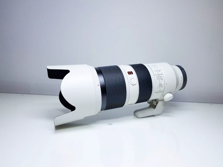 Sony 70-200 mm f/2.8 g master oss lens