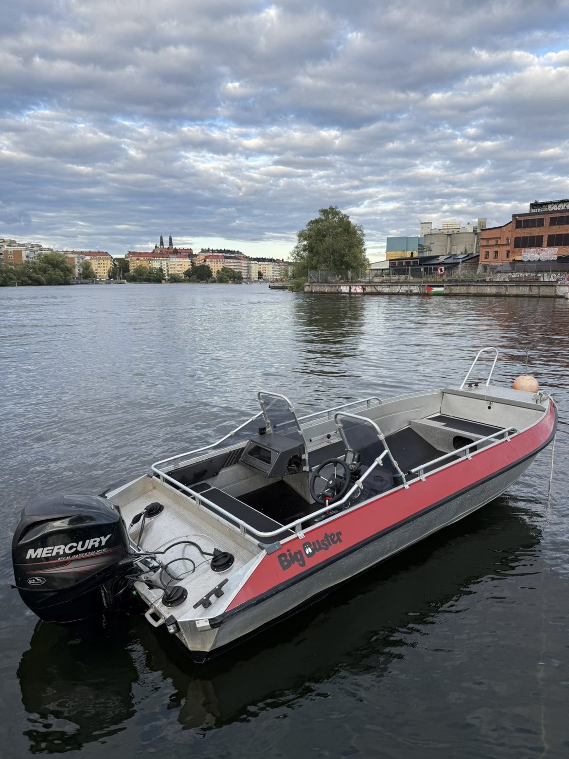 Buster big fiskebåt med mercury 50hk – perfekt för fiske & utflykter