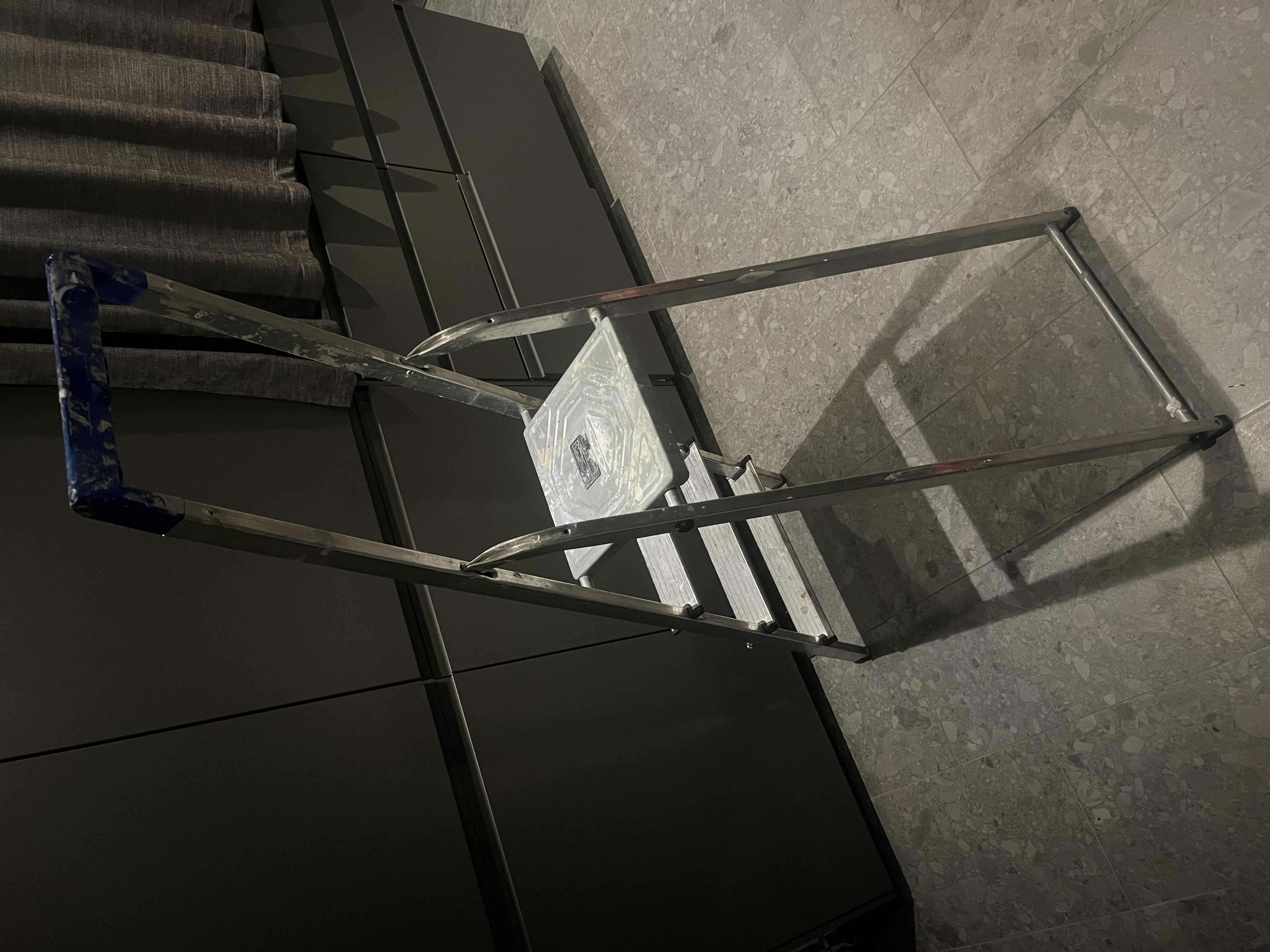 Hopfällbar aluminiumstege – lätt, stabil och smidig