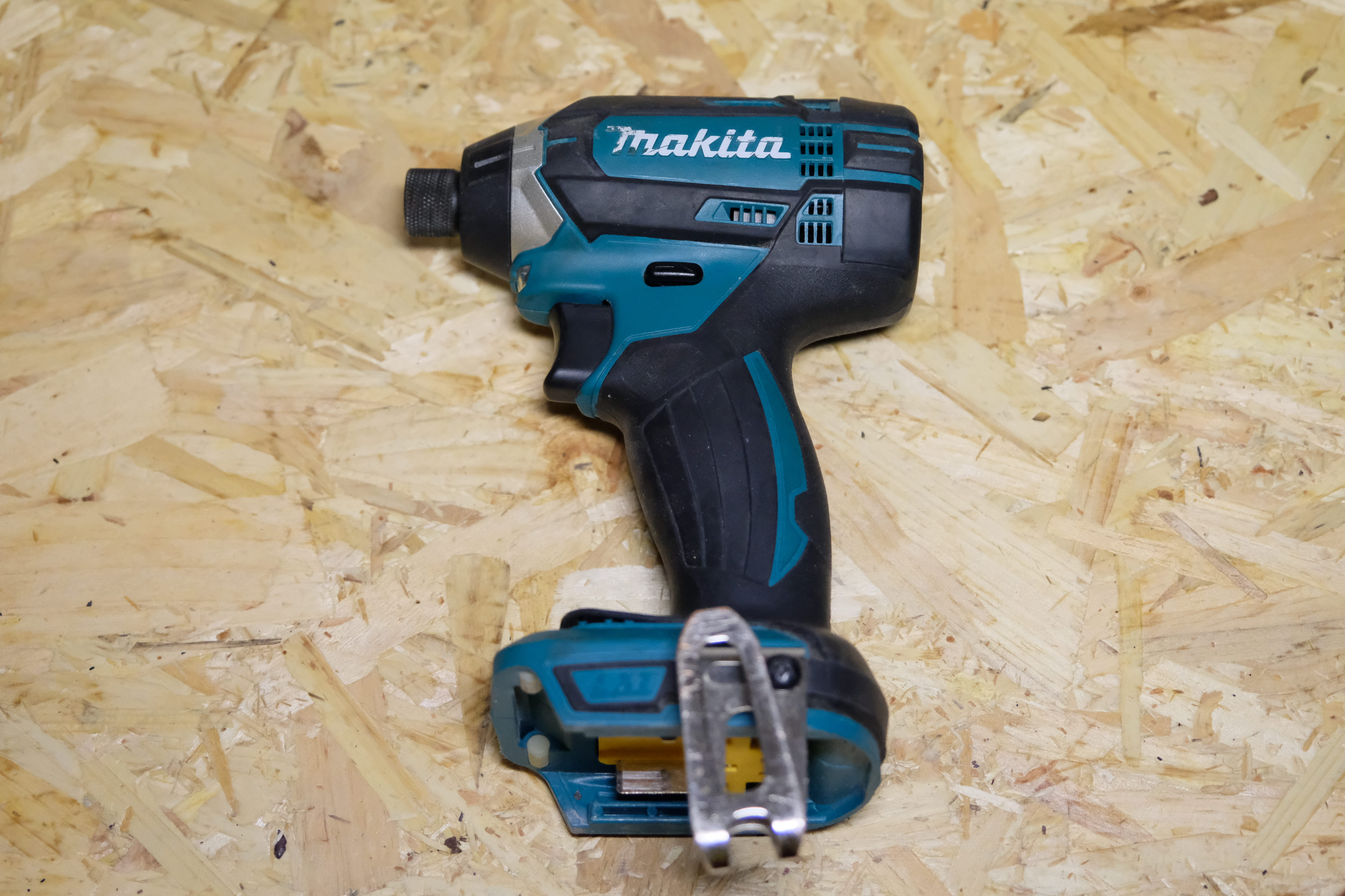 Makita dtd152 cordless impact driver 18v (body only)