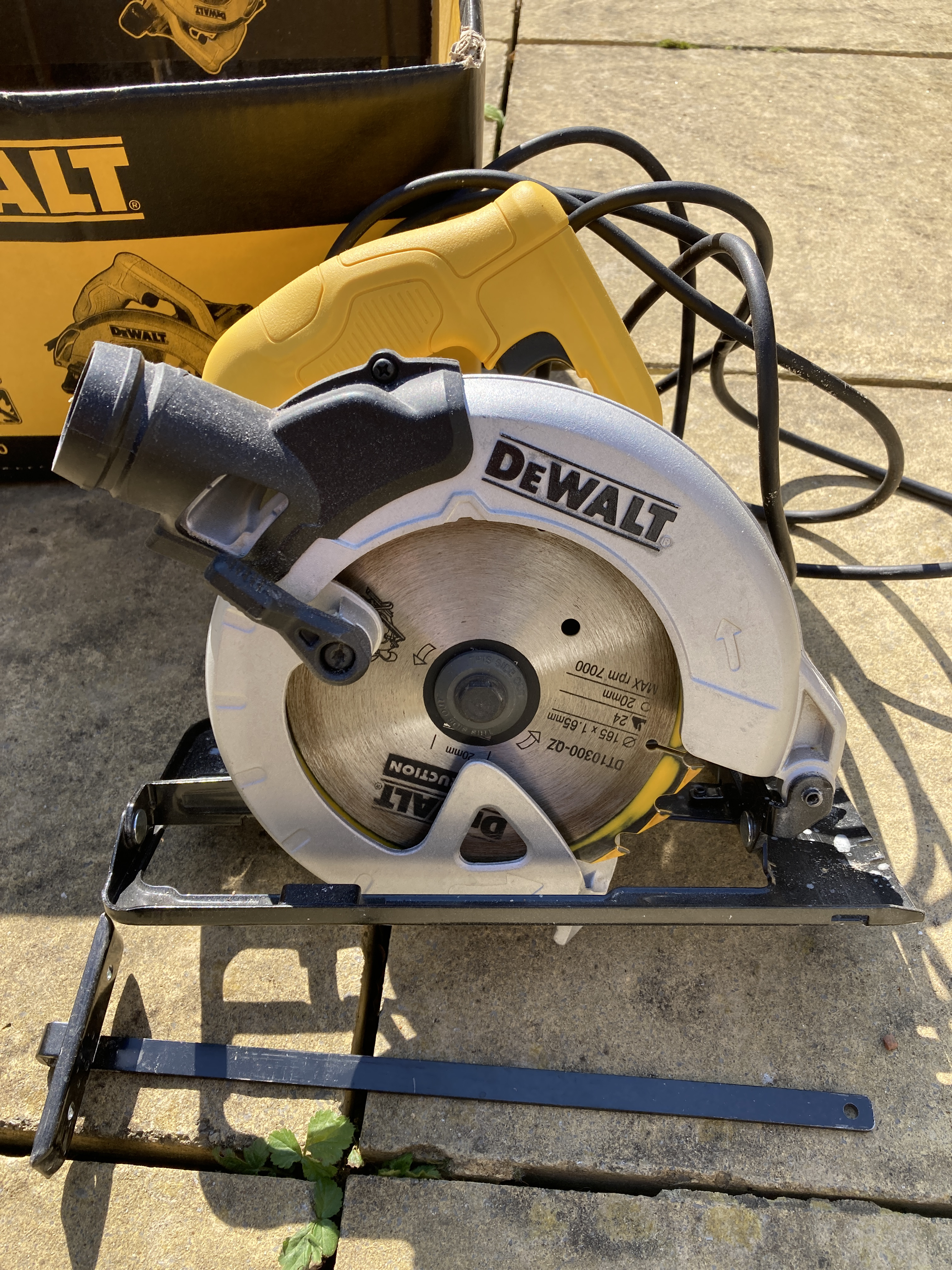 Dewalt 240v corded circular saw 