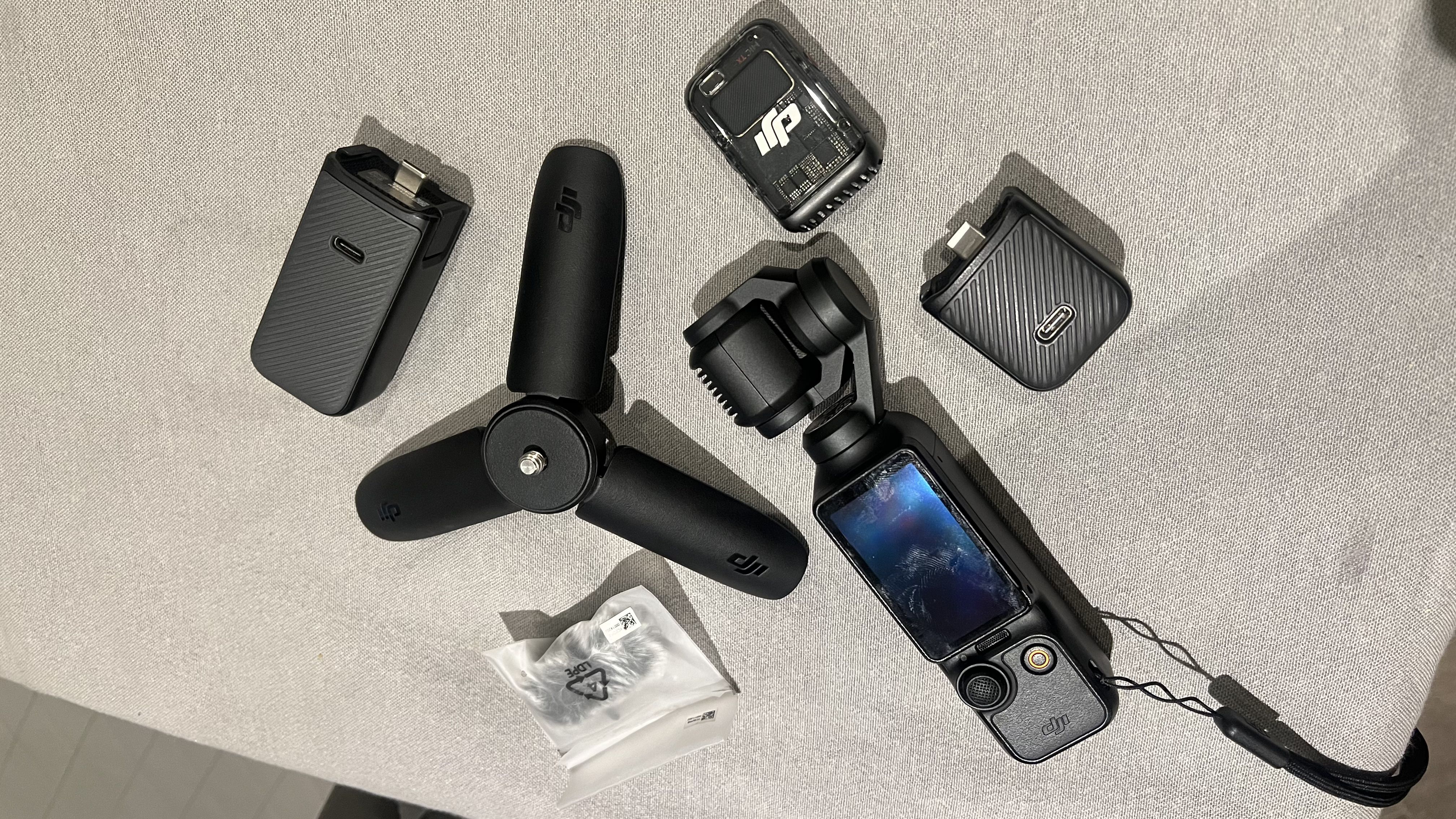 Dji osmo pocket 3 - professional 4k gimbal camera for content creators