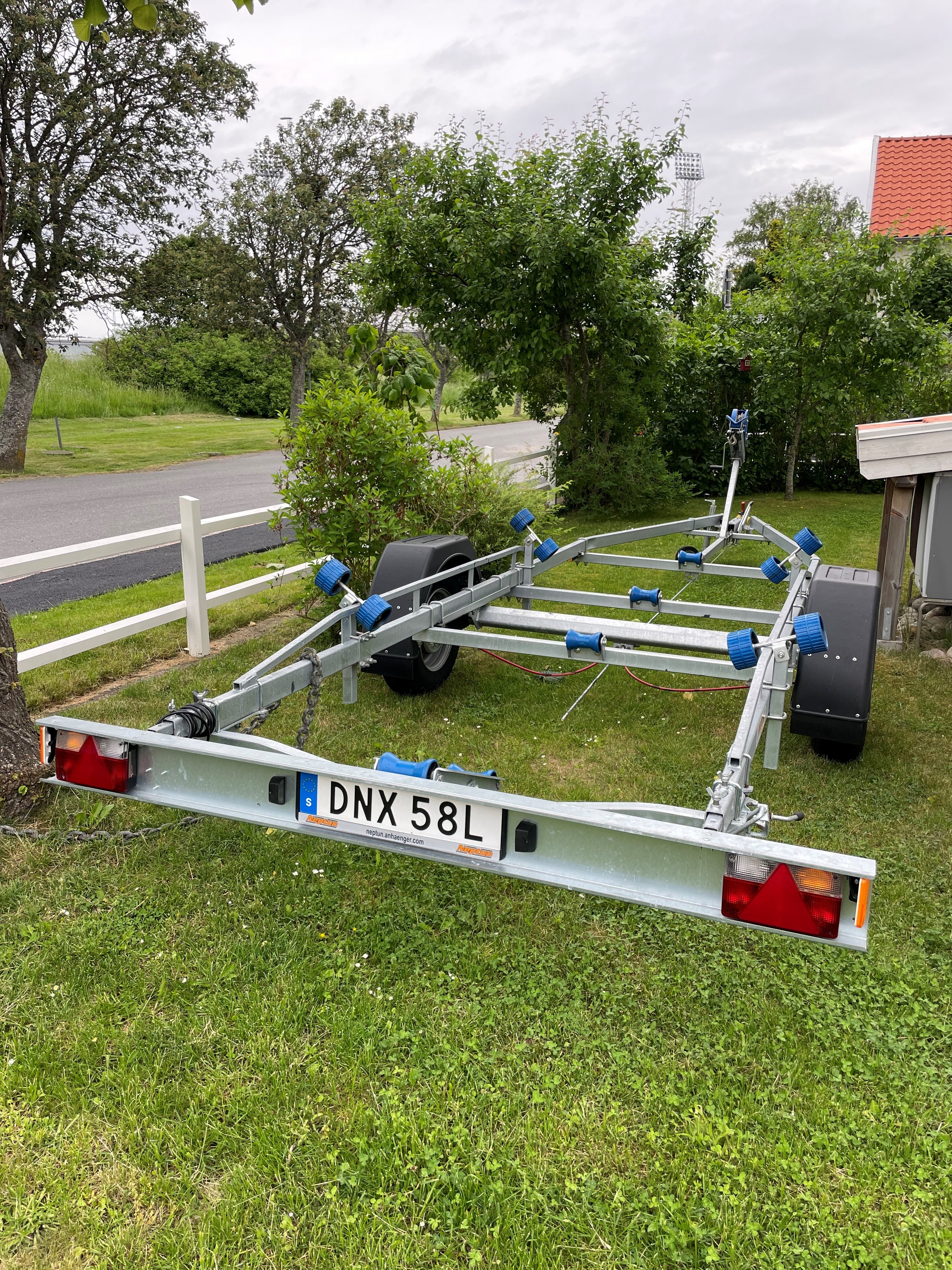 Lastar 980kg, 80km/h bromsad båttrailer