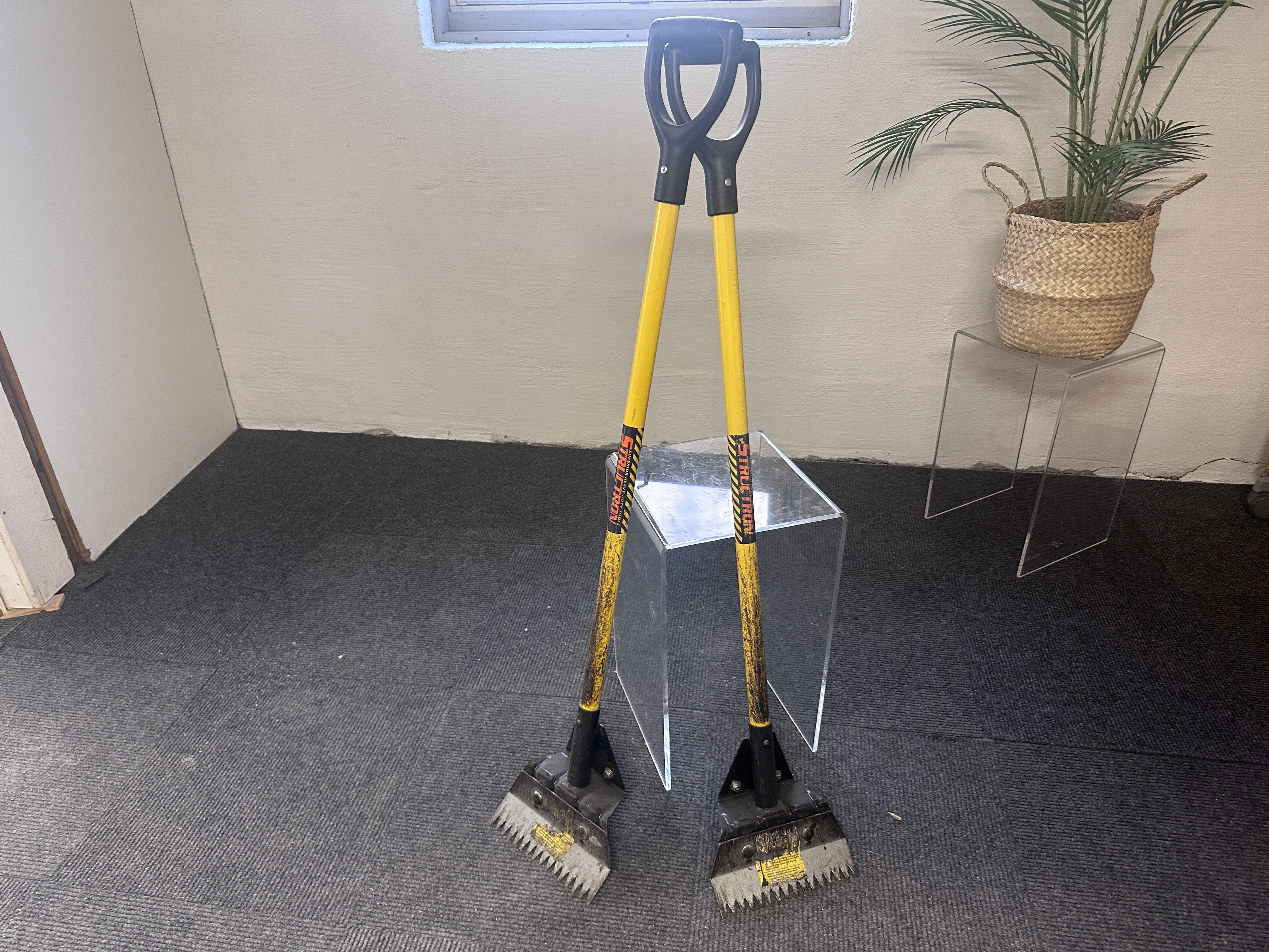 Shingle remover - struction for fjerning av shinlge 