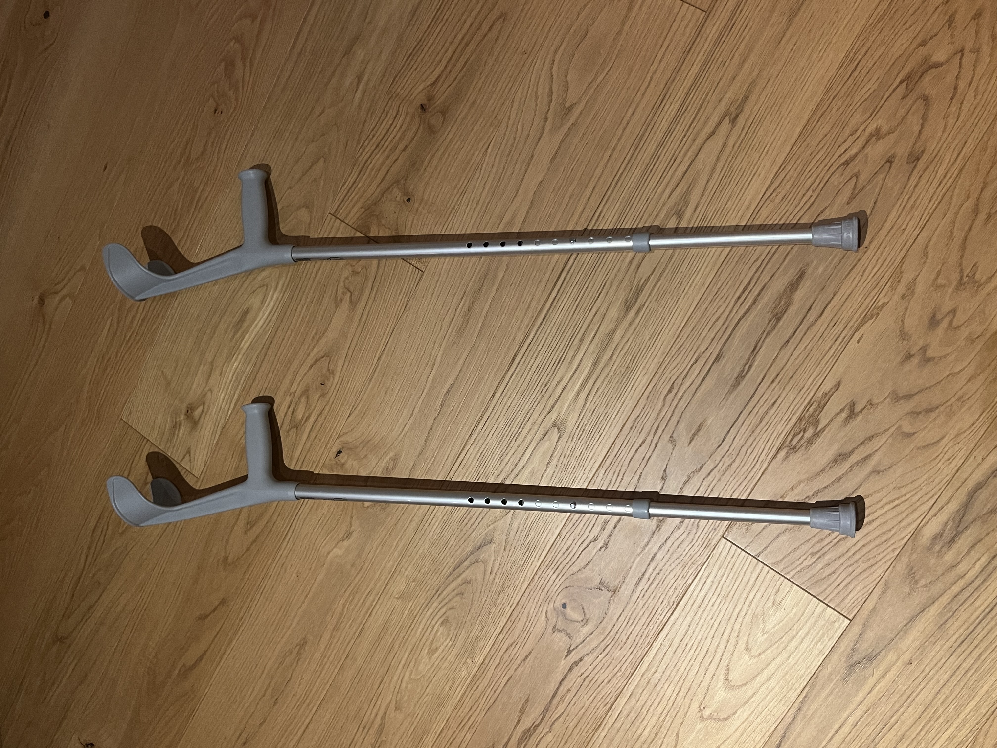 Vita kryckor i gott skick – bekväma och stabila