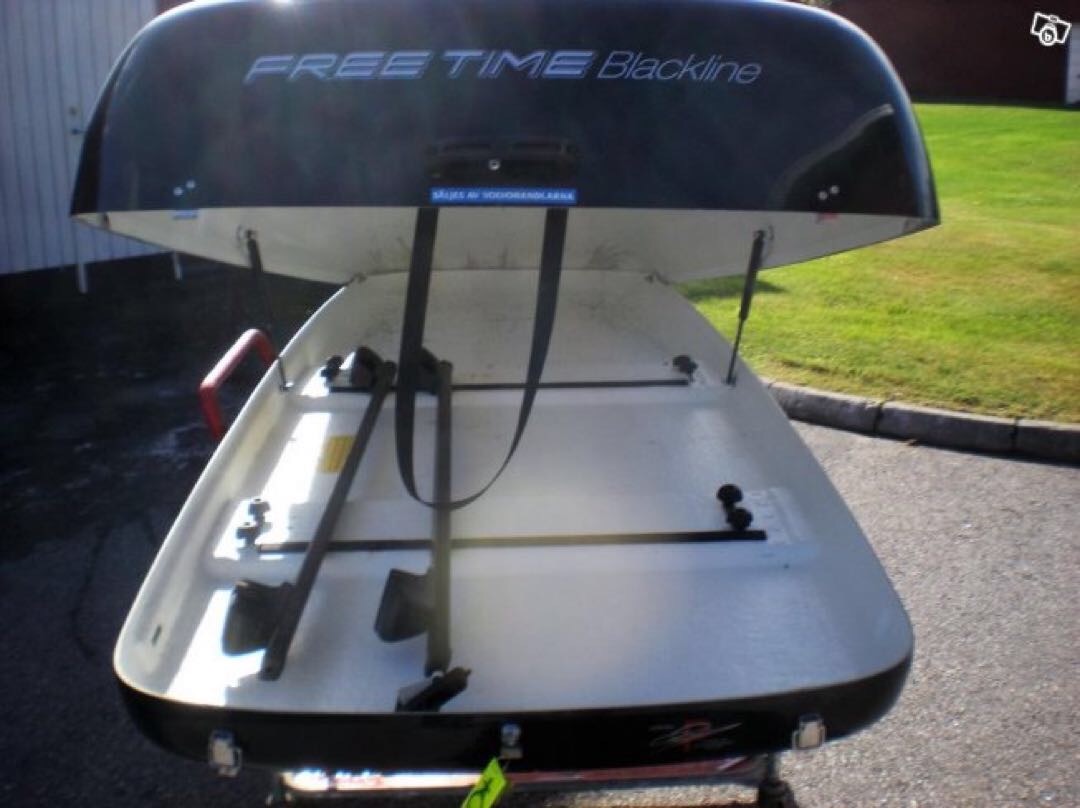 Rymlig takbox i glasfiber