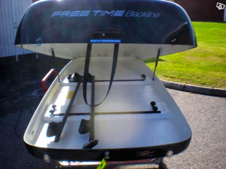 Rymlig takbox i glasfiber