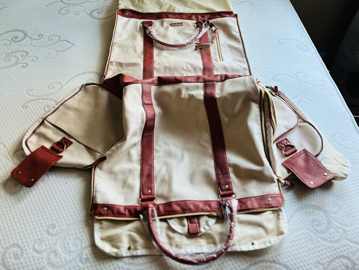 Convertical garment duffel bag