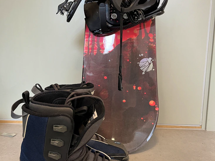 Snowboard + sko str 39