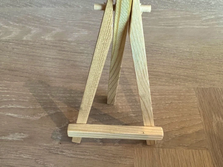 Mini-staffeli til bordkort