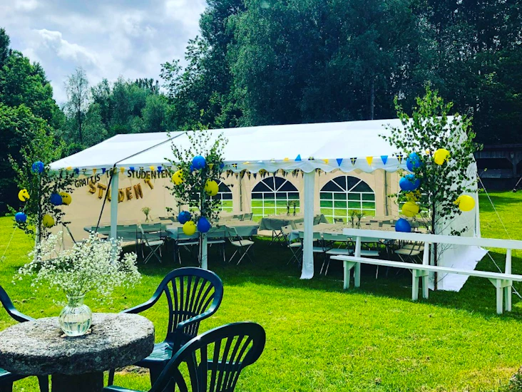 Partytält 5x8 med uppsättning