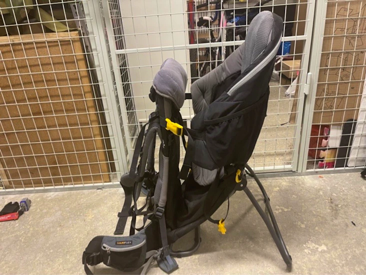 Bæremeis med fotstøtte, pute og tak