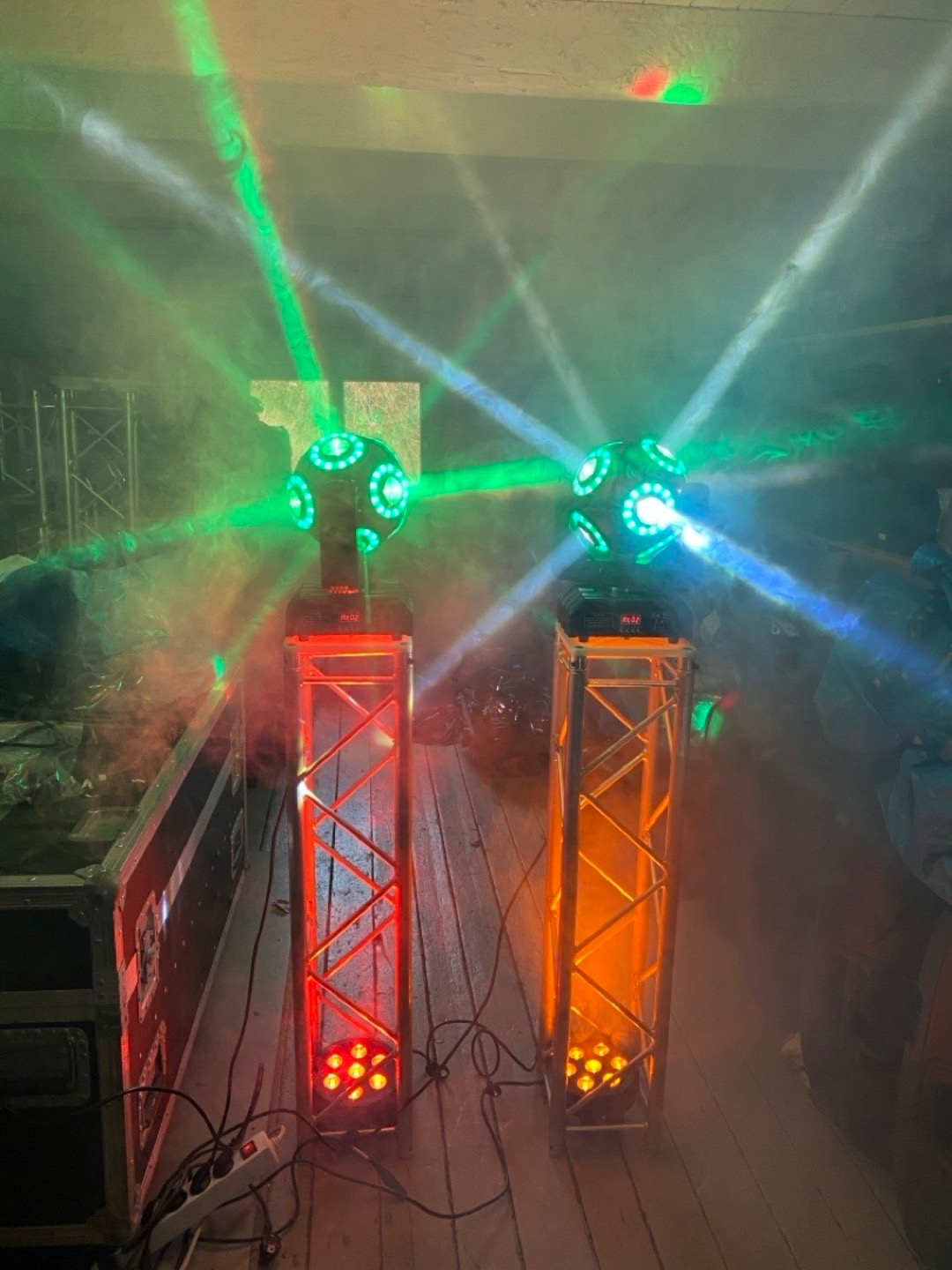 Diskokule movingheads på pidestall