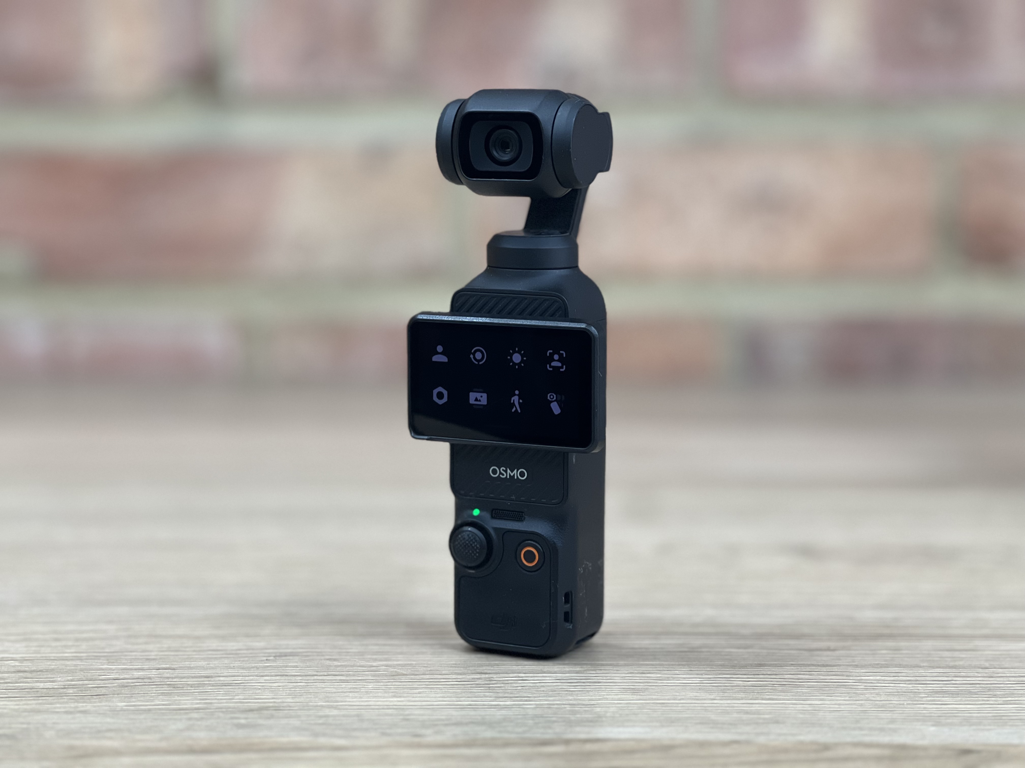 Dji osmo pocket 3 creator combo kit with accessories