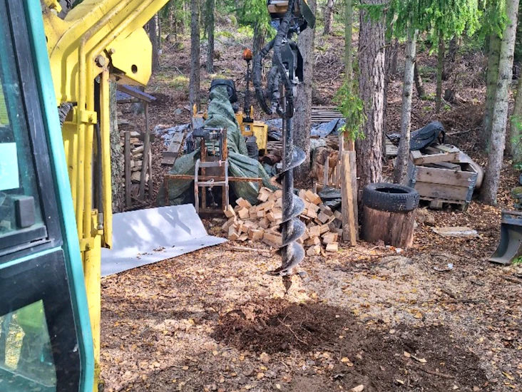 Yanmar minigrävare med jordborr