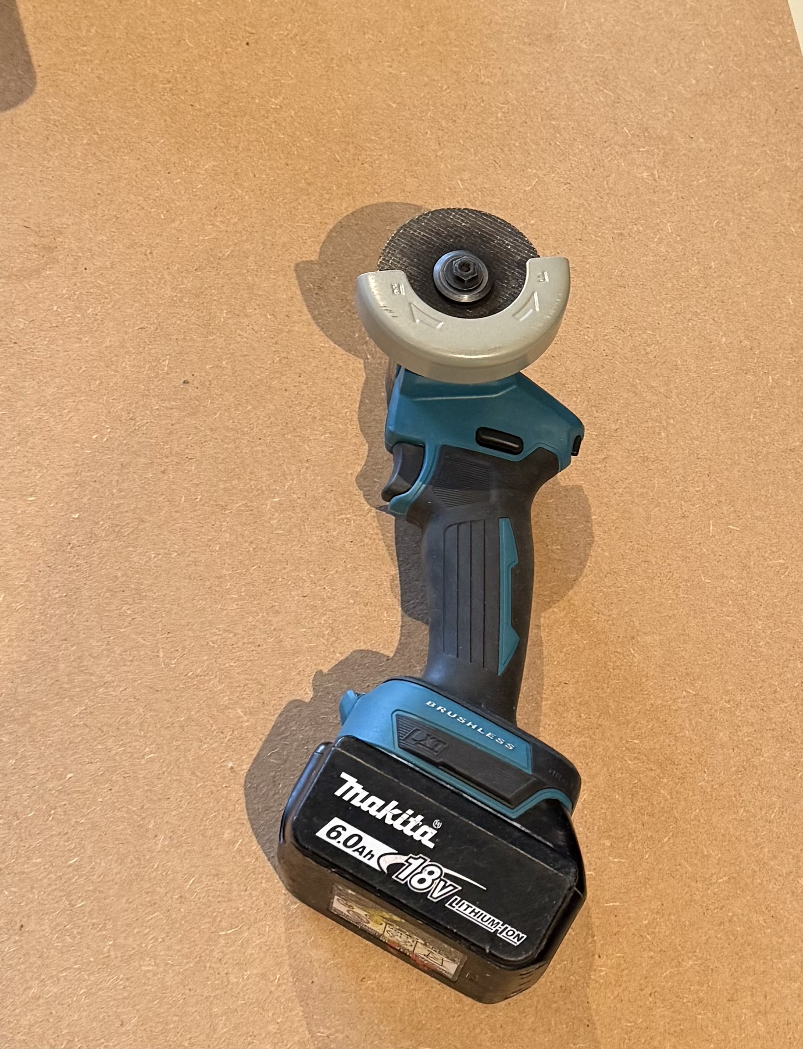 Makita dmc300 skæremaskine