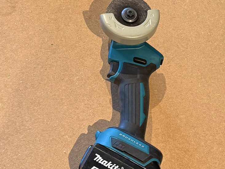 Makita dmc300 skæremaskine